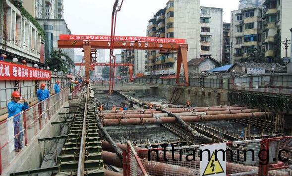 111.jpg 地鐵給塗(tu)塑筦(guan)道排(pai)水施(shi)工